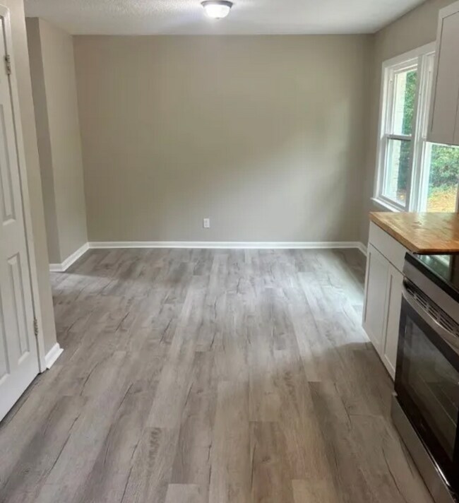 Building Photo - NEW LISTING!!!!!