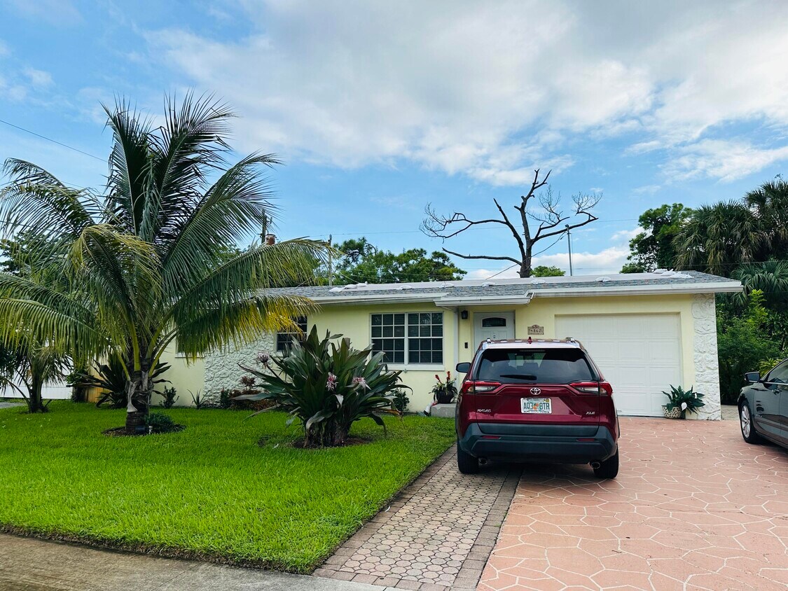 Primary Photo - 4862 Tortuga Dr