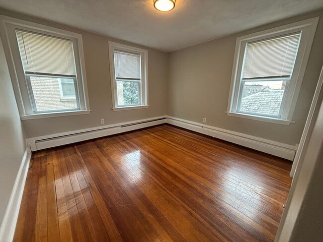 Interior Photo - 256 Washington