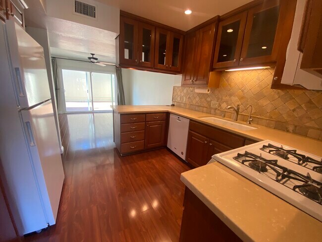 Building Photo - 10565 Caminito Banyon