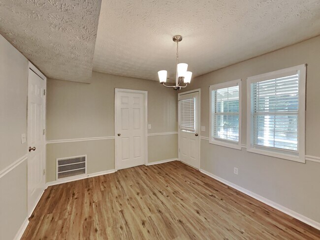 Foto del edificio - 3718 Cherokee Overlook Dr