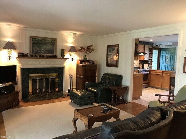 Building Photo - 3 br, 2 bath House - Winter Rental - 30 St...