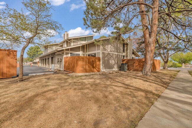 Foto del edificio - 2890 W 119th Ave