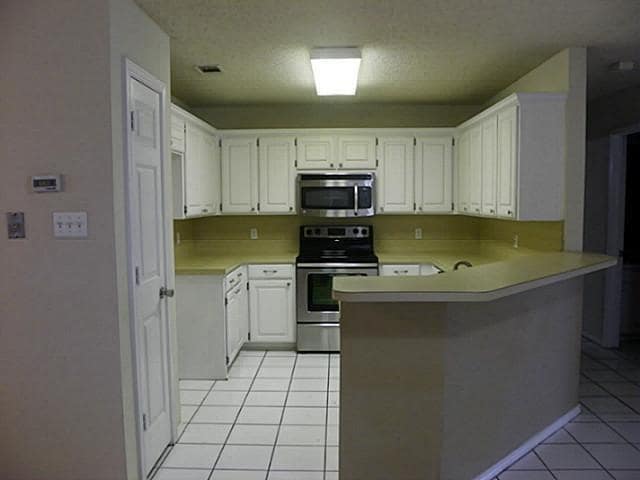 Building Photo - 944 Meadow Cir S