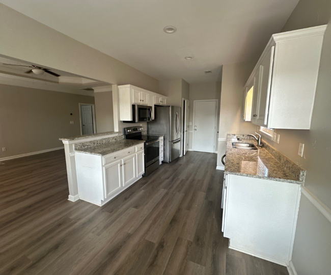 Foto del edificio - SELF TOUR NOW! - 1018 Lexington Dr, Moody,...