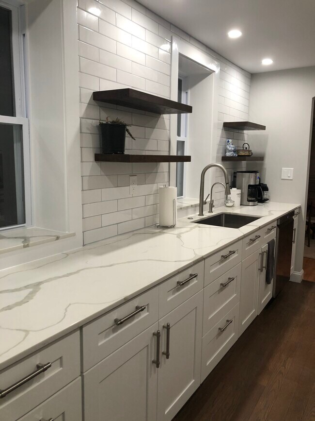 Foto del edificio - 2128 E Huntingdon St