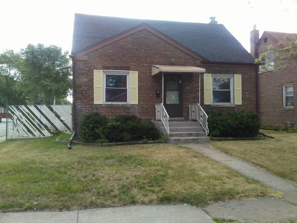 Building Photo - 3703 Towle Ave