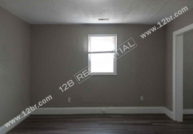 Foto del edificio - 2-Bed 1-Bath Lower Apartment in East Toledo