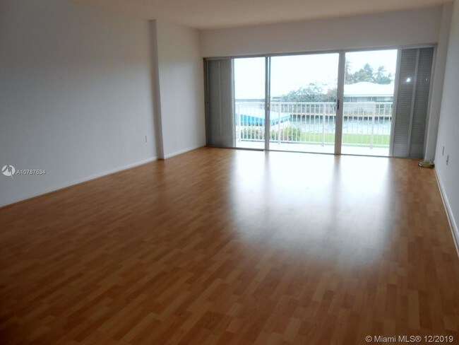 Foto del edificio - 1700 NE 105th St