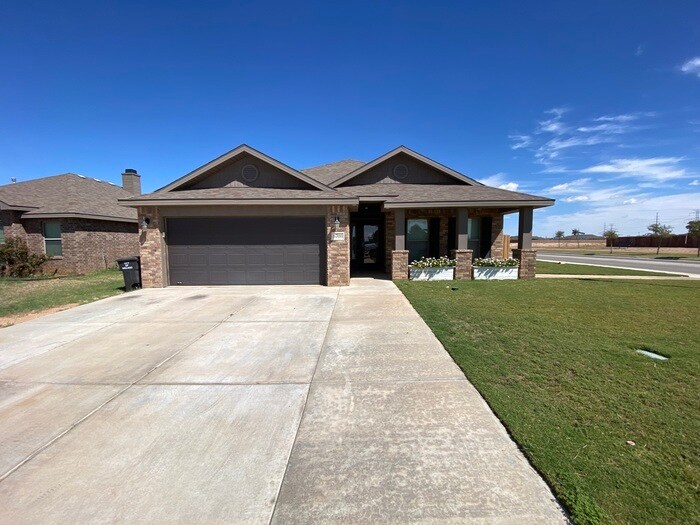 3 bed 2 bath 2 car garage in Lone Star Tra...