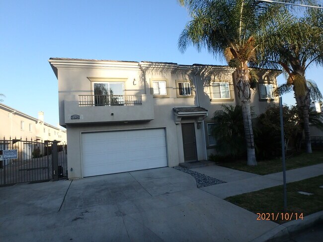 Front of Complex - 7124 Farralone Ave