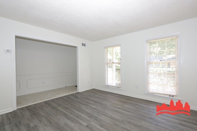 Foto del edificio - 8241 Misty Meadows Ln