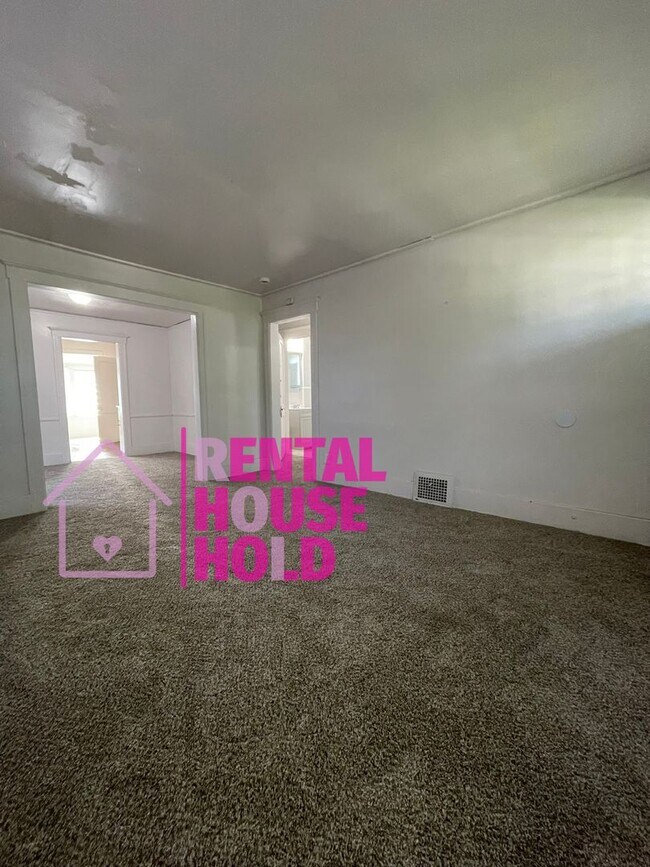 Foto del edificio - ~ 3 BEDROOM 1 BATH FREE PRE-SCREEN