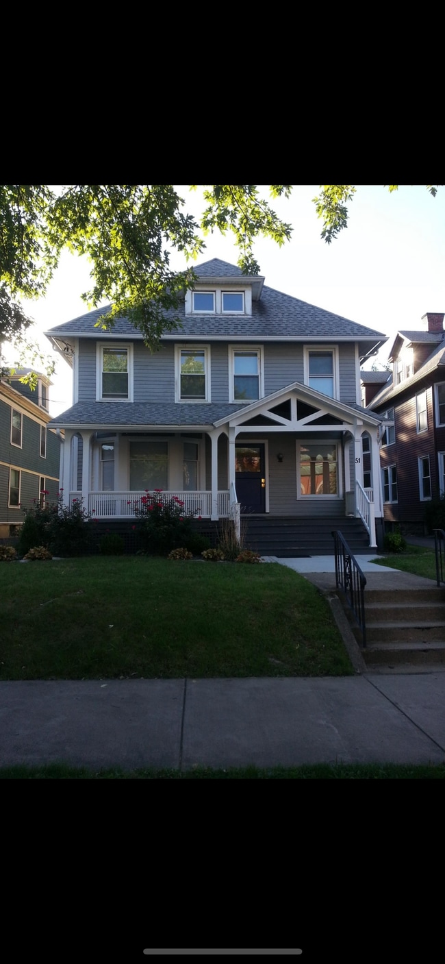 Building Photo - 51 Oak St
