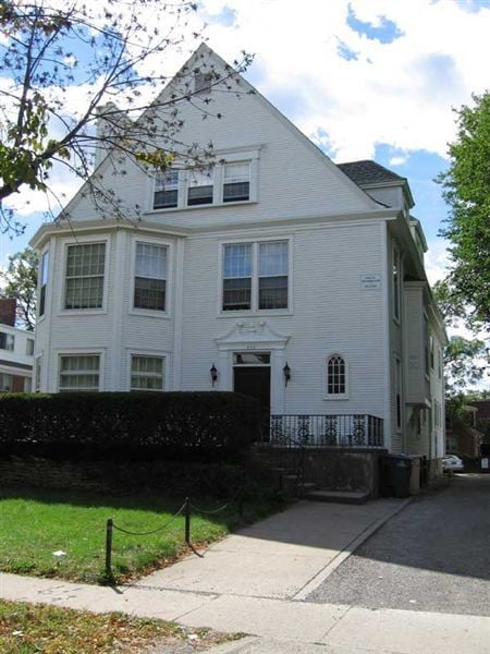 Primary Photo - 7 br, 2 bath Apartment - 826 Tappan Ave D