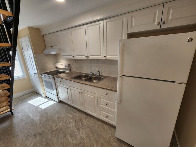 Building Photo - 7206 Cypress Dr