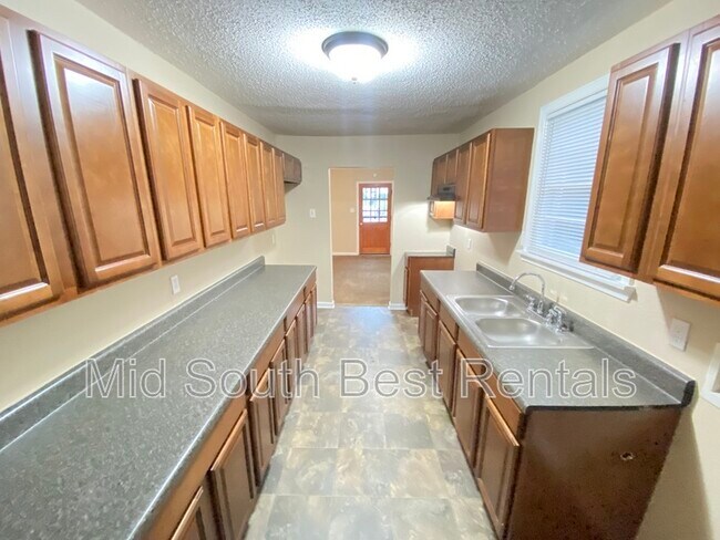 Building Photo - 4092 Wales Ave