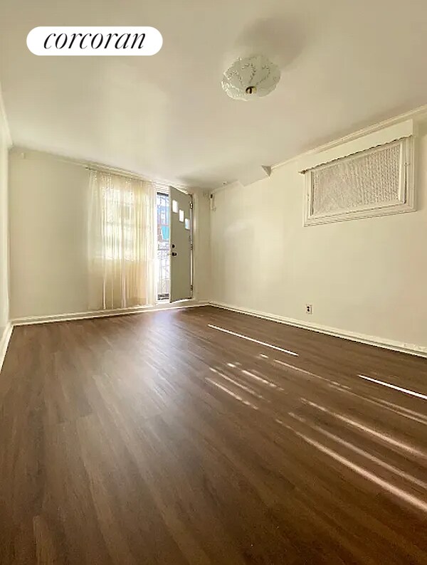 258181 45th St Unit 1, Queens, NY 11103 Room for Rent in Queens, NY