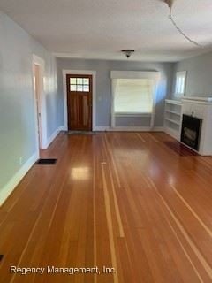 Building Photo - 3 br, 1 bath House - 10150 SE 43rd