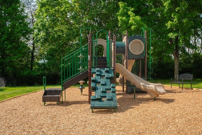 Community - 733 West