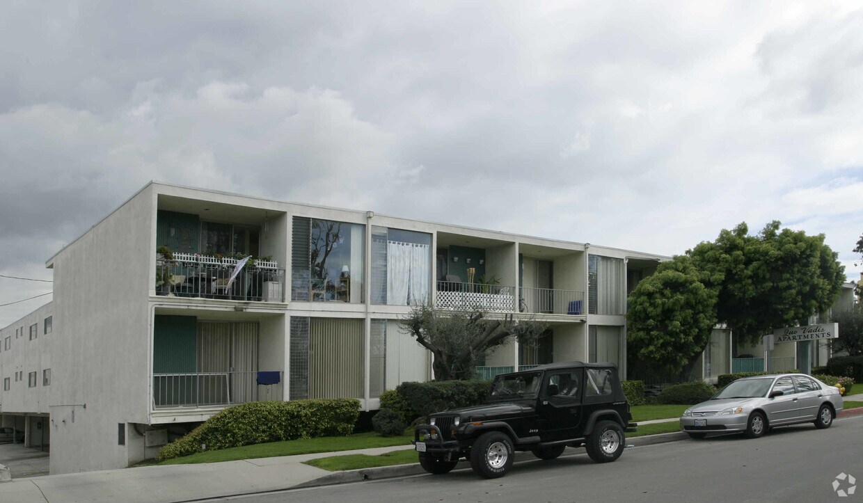 Primary Photo - Quo Vadis Apartments