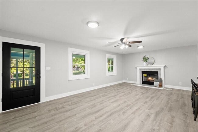 Foto del edificio - 5198 Holly Springs Rd