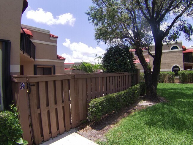 Foto del edificio - 8116 Severn Dr