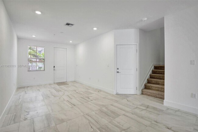 Foto del edificio - 17149 SW 1st St