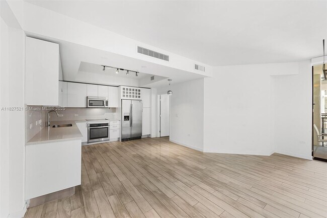 Foto del edificio - 999 SW 1st Ave