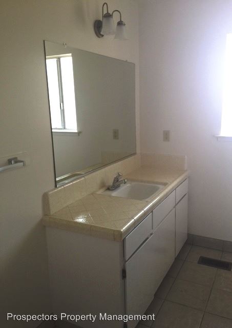 Building Photo - 1138 Montebello Dr