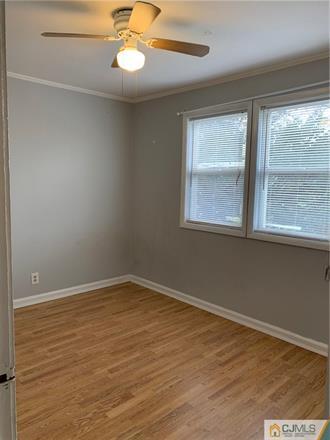 Foto del edificio - 349 Shoreland Cir