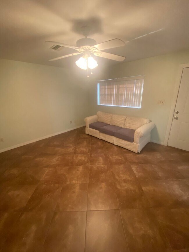 Foto del edificio - Cute 1 bedroom 1 bathroom unit with utilit...