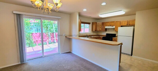 Foto del edificio - 5Bd/2Ba Spacious House in Durston Meadows