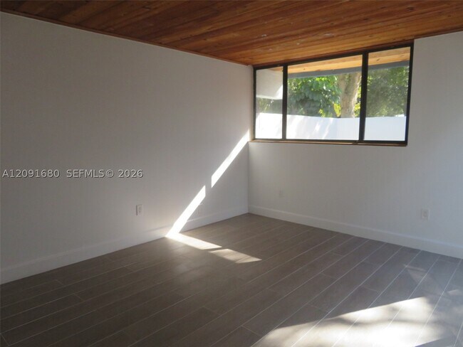Foto del edificio - 6401 Turkey Run Terrace