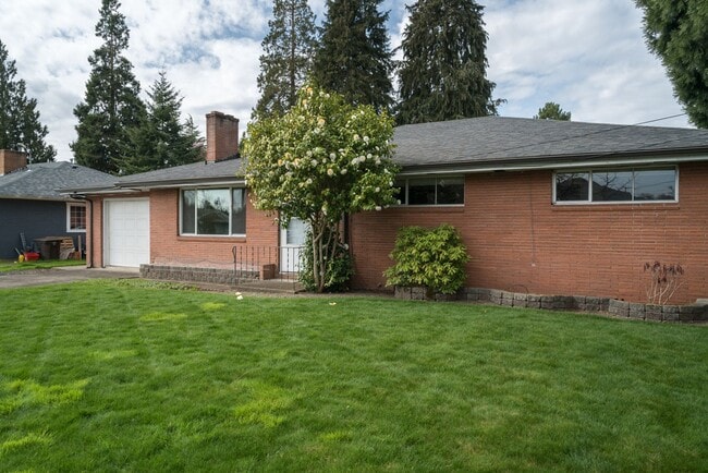 Building Photo - SE Walnut (Hillsboro)