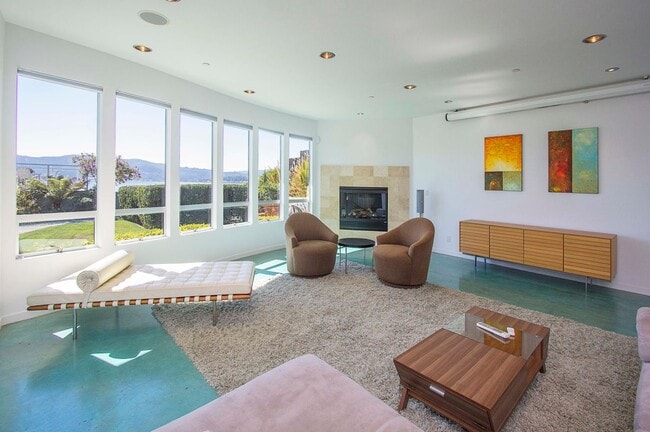 Building Photo - 747 Tiburon Blvd