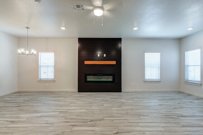 Foto del edificio - Brand new townhomes in Frenship East!