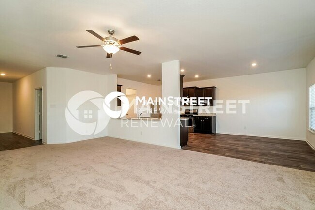 Foto del edificio - 4 Bedroom Pet-Friendly Home in New Braunfels, TX with Main Street Renewal