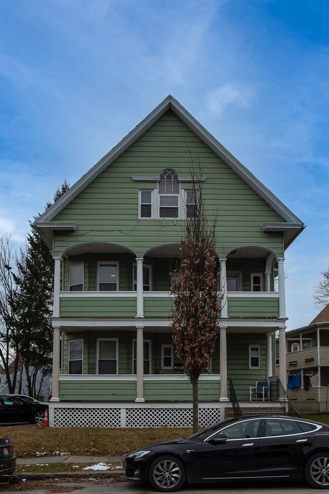 Building Photo - Convenient Location & Updated Amenities!