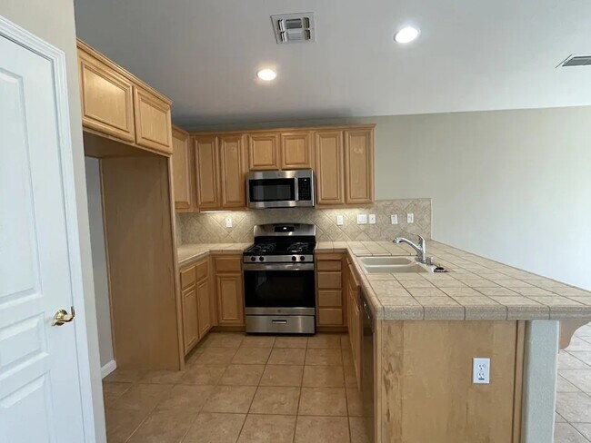 Building Photo - 335 Atlantic Dr