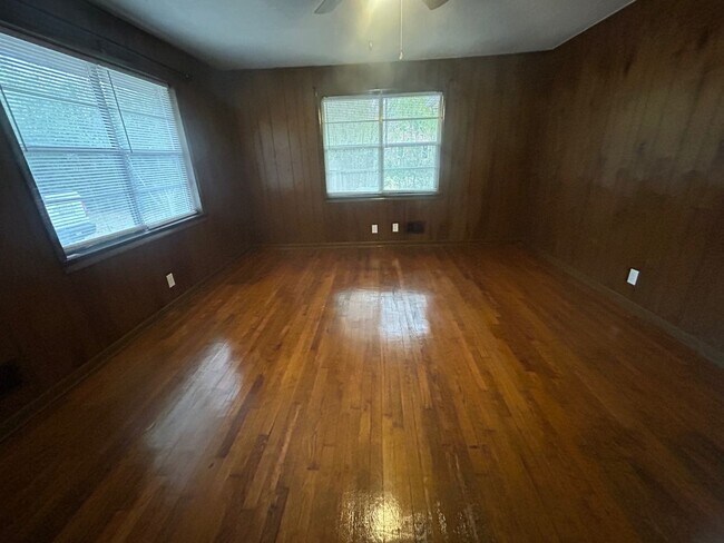 Foto del edificio - 1219 Suber St