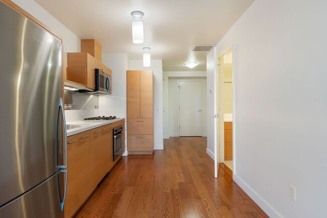 Building Photo - John Ross - 8th floor south waterfront studio w/parking/most utilities/concierge