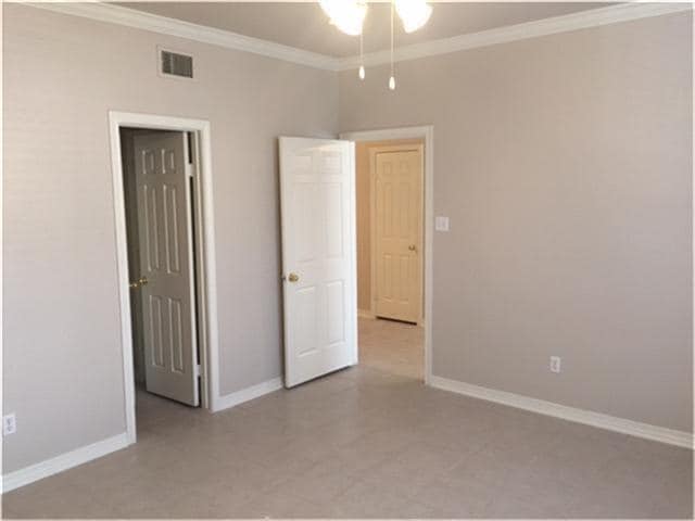 Building Photo - 2255 Braeswood Park Dr