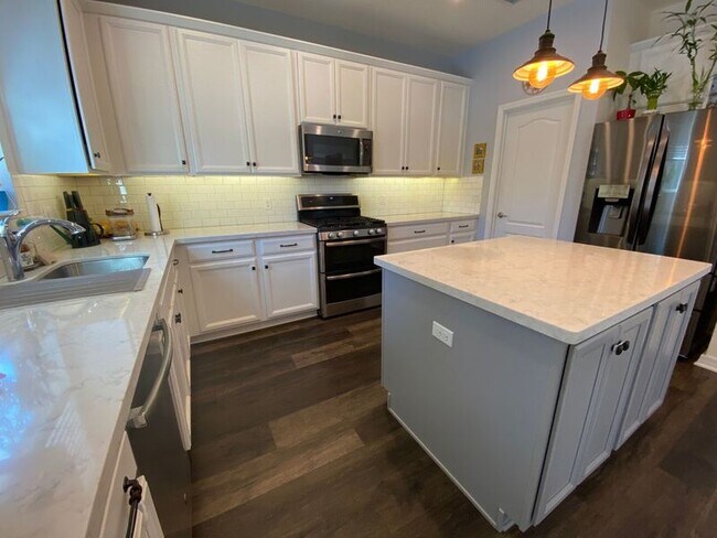 Foto del edificio - 7555 Loon Ave