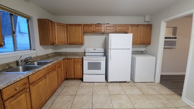 Building Photo - $400 off one month.  Call for details "Cha...