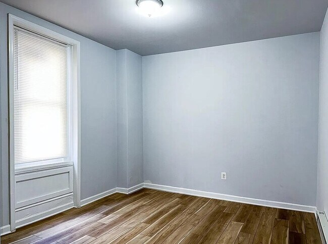 Foto del edificio - 4523 Pulaski Ave
