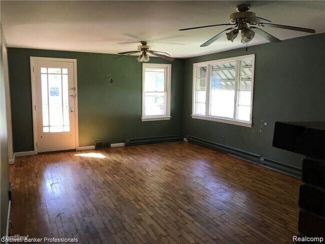 Building Photo - 3 br, 1 bath House - 624 N Washington St