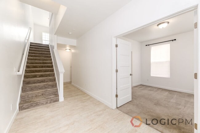 Building Photo - 10592 Redknife Dr