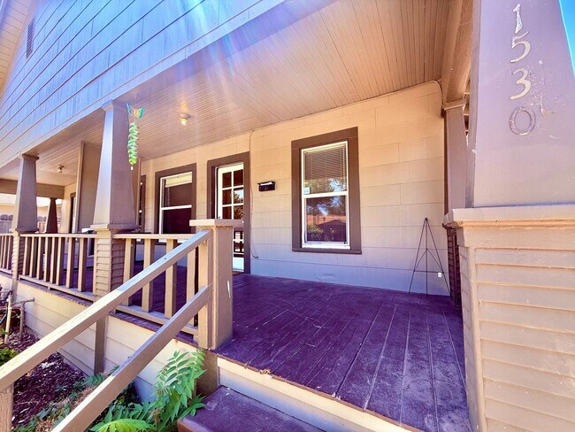 Foto del edificio - Charming 2-bedroom, 1-bathroom Duplex Loca...
