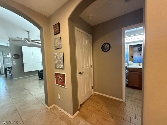 Foto del edificio - 5841 Montina Vines St